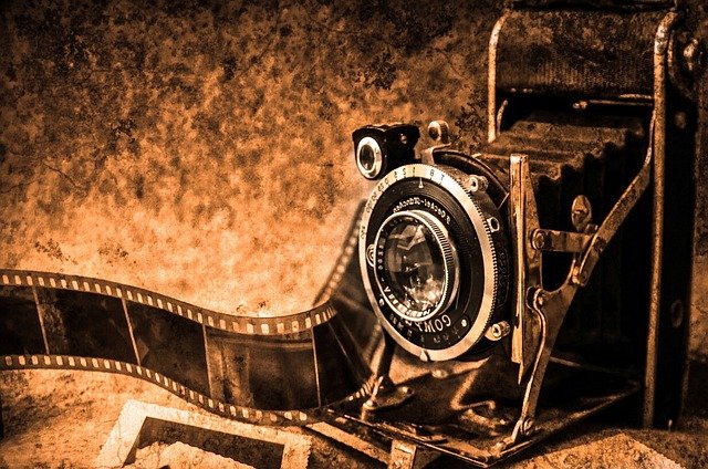Tips for Successfully Selling Antique Cameras